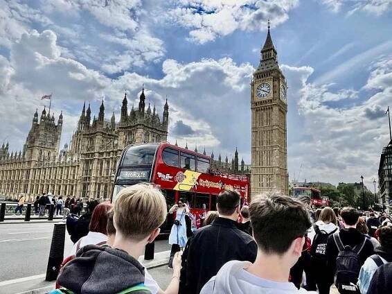 Žáci ZŠ Vojnovičova si užili návštěvu Tower Bridge v Londýně.