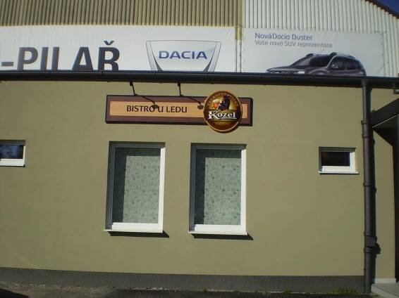 Instalace reklam pro Plzeňský Prazdroj | Renovace reklam 