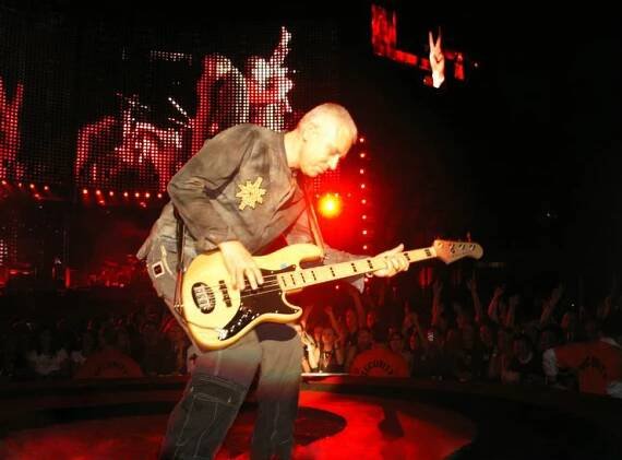 Adam Clayton - Wikimedia Commons