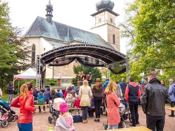 Dřevěné kolotoče i skvělá hudba. Svatováclavské slavnosti se vyvedly, podívejte