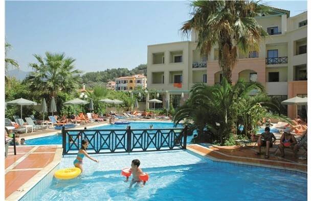 Řecko, Samos, hotel Samaina Inn, bazén v atriu Samaina Inn