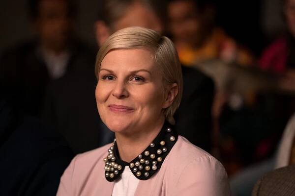 Ginny a Georgia - Slyšte! Temnota se snáší - Z filmu - Jennifer Robertson