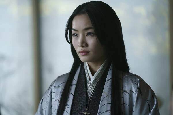 Fotka: Paní Mariko (Anna Sawaiová) v seriálu Šógun na Disney+