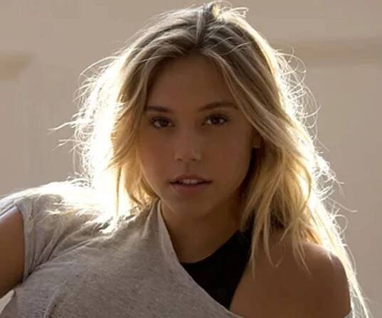 Alexis Ren