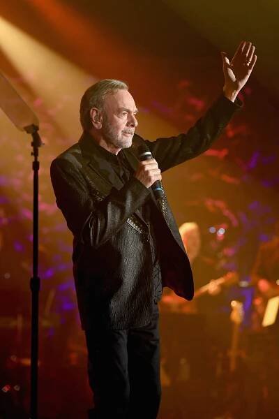 Neil Diamond performs at the Songwriters Hall of Fame 49th Annual Induction and Awards Dinner in NYC in 2018