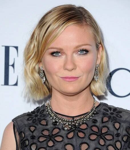 Hair, Face, Blond, Hairstyle, Eyebrow, Chin, Lip, Beauty, Long hair, Layered hair, 