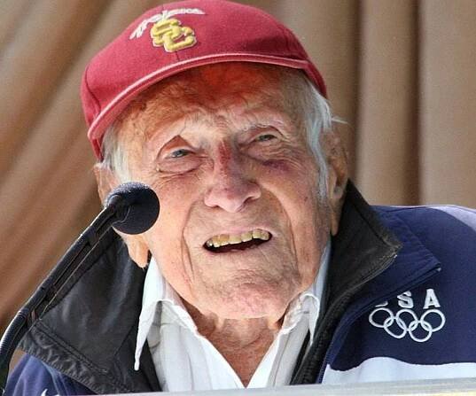 Louis Zamperini Biography - Childhood, Life Achievements & Timeline