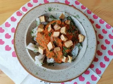 “Rajská” HIT omáčka s těstovinami a tofu