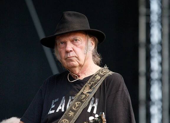 Hudebník Neil Young zažaloval Trumpovu kampaň za nedovolené používání písní