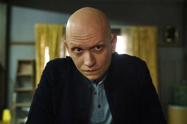 Anthony Carrigan - Barry - berkman > block - Z filmu
