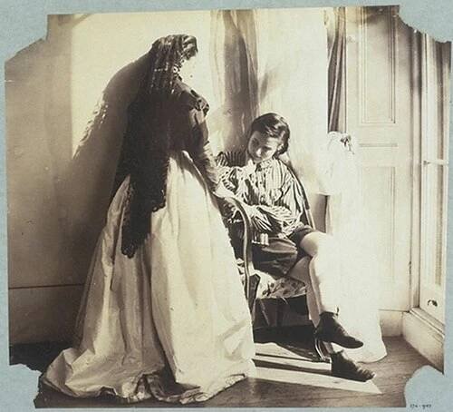 Clementina Hawardenová: Její kostýmované dcery Clementina Maude a Isabella, 1861