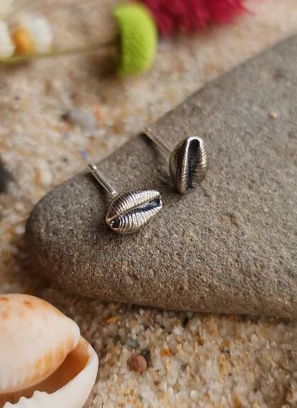 Cowry Earrings (XS)
