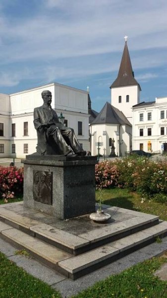 Pomník Tomáše Garrigua Masaryka ve Fryštátě (autor: František Fabiánek, odhalení pomníku v místě jeho původního umístění: 28. října 1928)