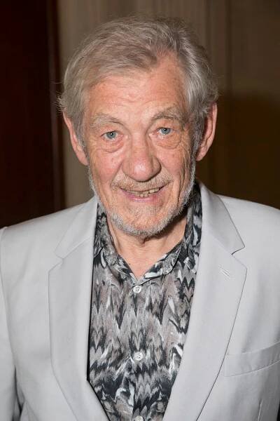 Láska s kolegou o 54 let mladším Gandalfovi nevyšla. Ian McKellen je single