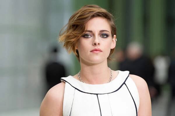 Image may contain Human Person Clothing Apparel Kristen Stewart Sleeve Evening Dress Robe Fashion and Gown