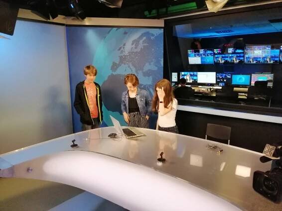 Moderátoři veřejnoprávní televize z řad našeho gymnázia? - Jiráskovo gymnázium Náchod