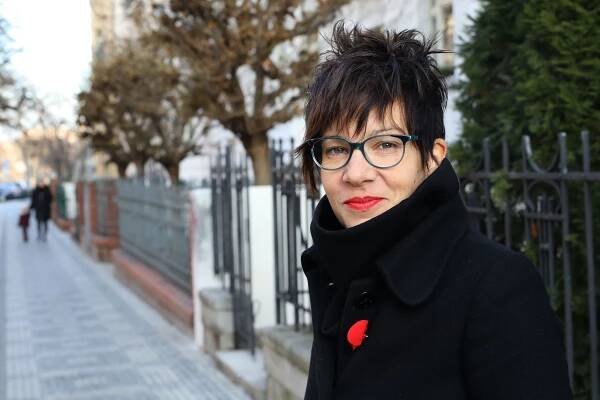 Petra Soukupová je zpětně za svojí dětskou divnost ráda a teď o ní vypráví dnešním dětem. Foto: Ludvík Hradilek, Deník N