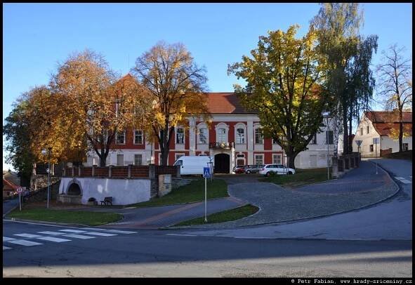 Mladá Vožice – fotografie / hrady-zriceniny.cz