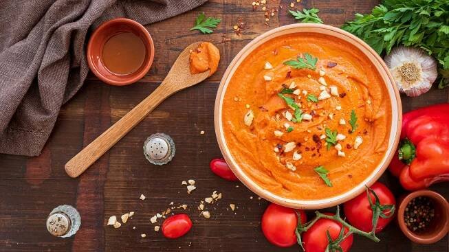 Španělská omáčka z paprik, rajčat a mandlí. Jak na Romesco?