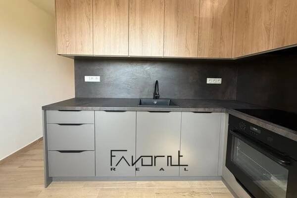 Pronájem bytu 3+1 s balkonem, po kompletní rekonstrukci, 2NP/4NP, 68 m², na ul. Hornická - Hlučín