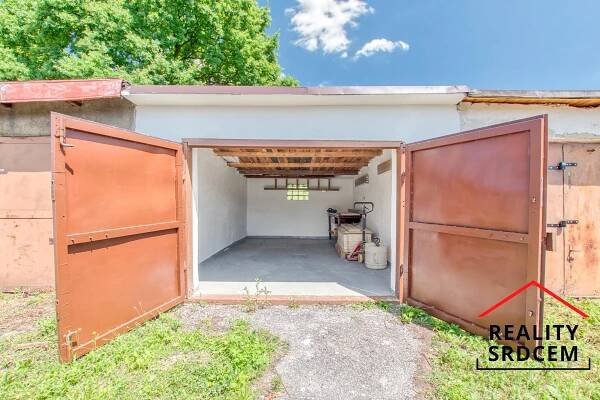 Pronájem garáže/22 m2 na ul. Bohumínská, Karviná - Nové město
