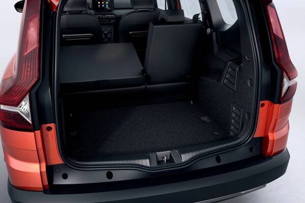 Dacia protáhla Sandero a vrací sedmimístné kombi. Jogger bude prvním hybridem značky