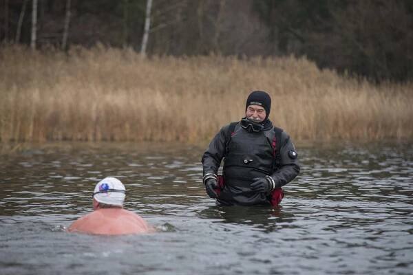 FOTO, VIDEO: Otužilcům na Boleváku tleskaly stovky diváků