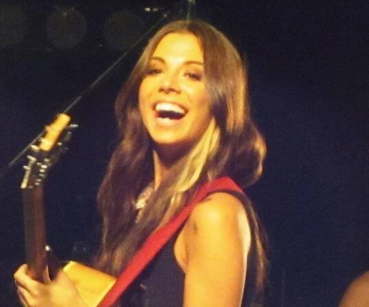 Christina Perri Biography - Facts, Childhood, Family Life & Achievements