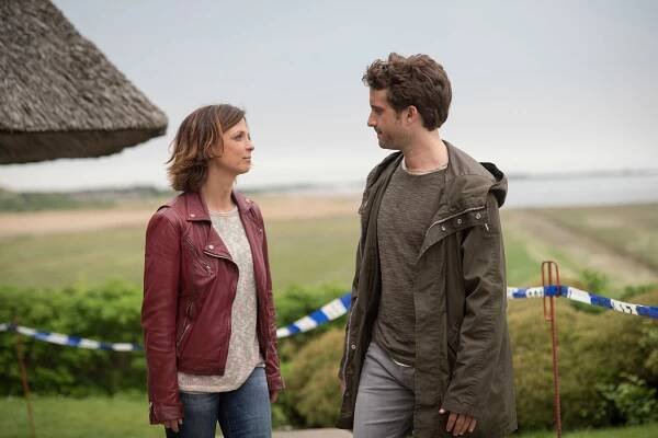 Nord Nord Mord - Clüver und der leise Tod - Z filmu - Julia Brendler, Oliver Wnuk