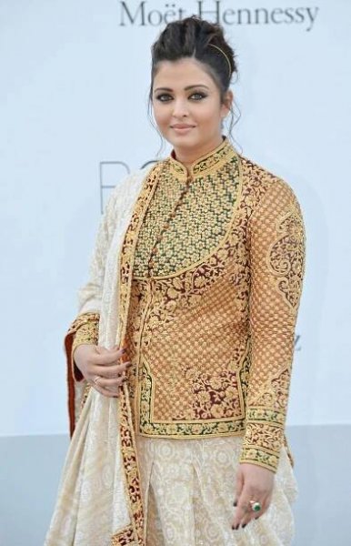 Takhle dnes vypadá bollywoodská hvězda a bývalá Miss World Aishwarya Rai. I s kily navíc je nádherná