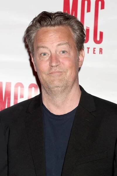 SMUTNÝ POHLED: Matthew Perry o sebe přestal dbát! Podívejte se, jak staře dnes hvězda Přátel vypadá | TV Nova