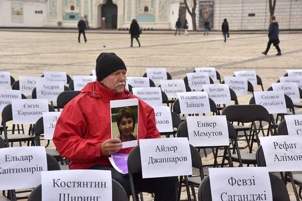 Andrej Kurkov na demonstraci v Kyjevě