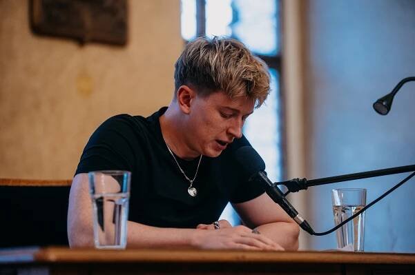 Na rekordní Noci s literaturou v Plzni předčítali Petr Lněnička i Jitka Smutná