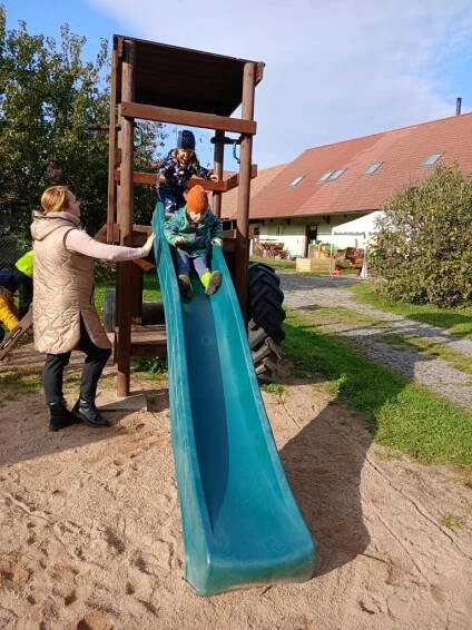 BABIČČIN DVOREČEK - MEDVÍDKOVÉ - Oficiální stránky MŠ Skuteč Osady Ležáků