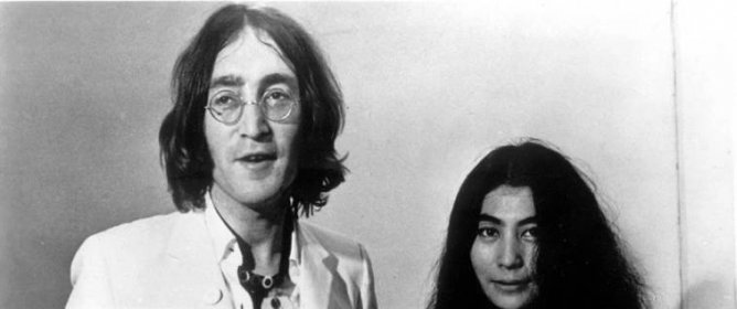John Lennon se svou manželkou Yoko Ono.