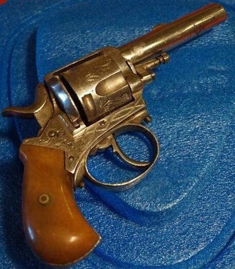 Revolver Buldog  neznámé ráže. - Sběratelské zbraně