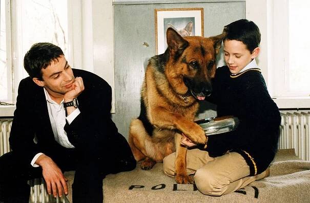 Komisař Rex - Série 5 - Strašlivá pravda - Z filmu - Gedeon Burkhard, pes Reginald von Ravenhorst, Laurence Rupp