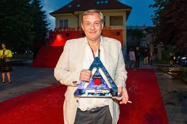 Hvězda Krásky v nesnázích a Medvídka Luknár: Po rozvodu předvedl novou partnerku!