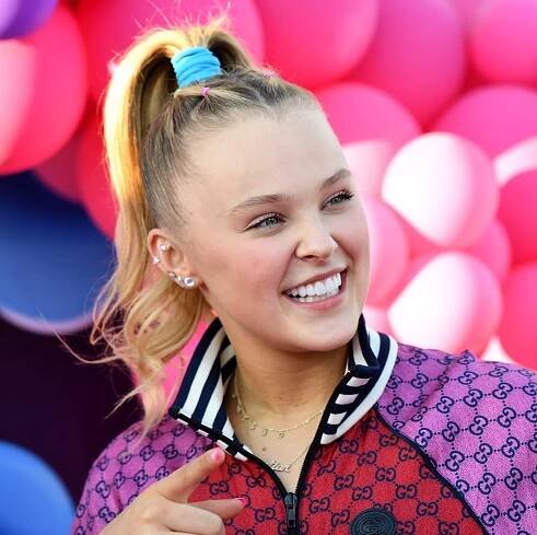 JoJo Siwa just chopped off her iconic ponytail and got a pixie cut