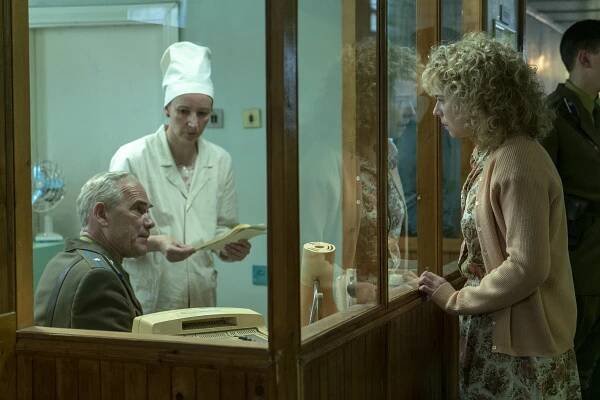 Černobyl - Please Remain Calm - Z filmu - Peter Guinness, Jessie Buckley