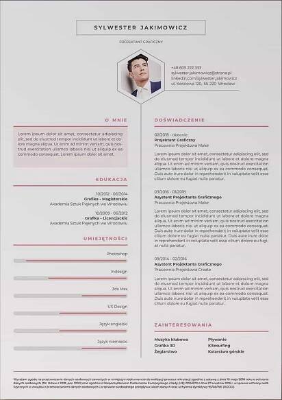Laptop z otwartym asystentem opisów kreatora CV