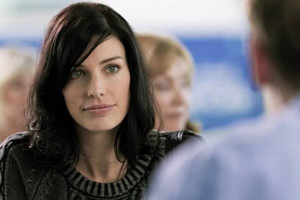 Odložený let - Z filmu - Jessica Paré