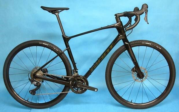 GIANT Revolt Advanced 2 2024 Panther - gravel kolo s karbonovým rámem. DOPRODEJ: velmi výhodná cena