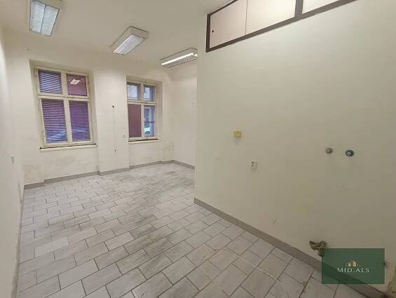 Nebytové prostory- kadeřnictví/masáže/kosmetika/kancelář/obchod/apod., 32 m2, Barrandova ul. v Plzni