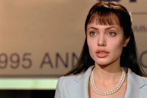 Angelina Jolie ve snímku Hranice zlomu