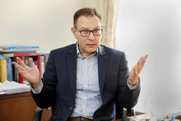 Kysela o výběru ústavních soudců: Právníka s parlamentní zkušeností ano, politika s právním vzděláním ne