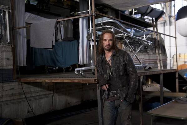 Falling Skies - Compass - Z natáčení - Colin Cunningham
