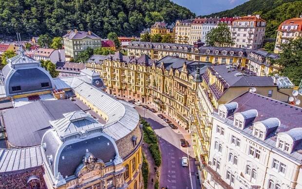 Karlovy Vary: Luxusní Hotel Carlsbad Plaza ***** s neomezeným wellness s 5 bazény a 7 druhy saun + snídaně