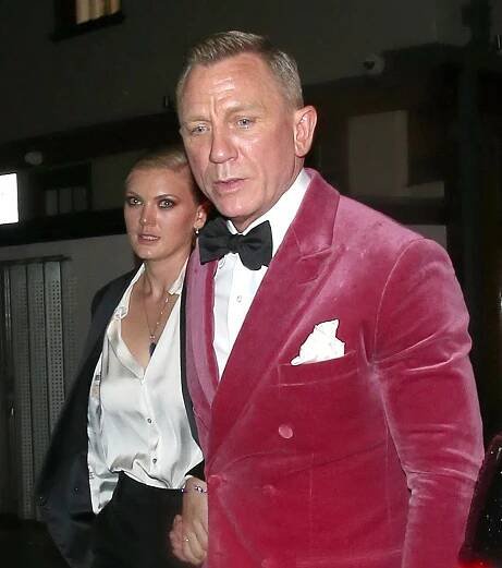 Jeho manželka na premiéru poslední bondovky nedorazila: Kdo je blondýnka, s níž Daniel Craig opouštěl after party?