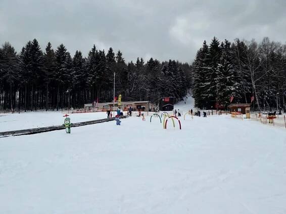Víkend lyžařům přál, v areálech jsou zatím stále velmi dobré podmínky